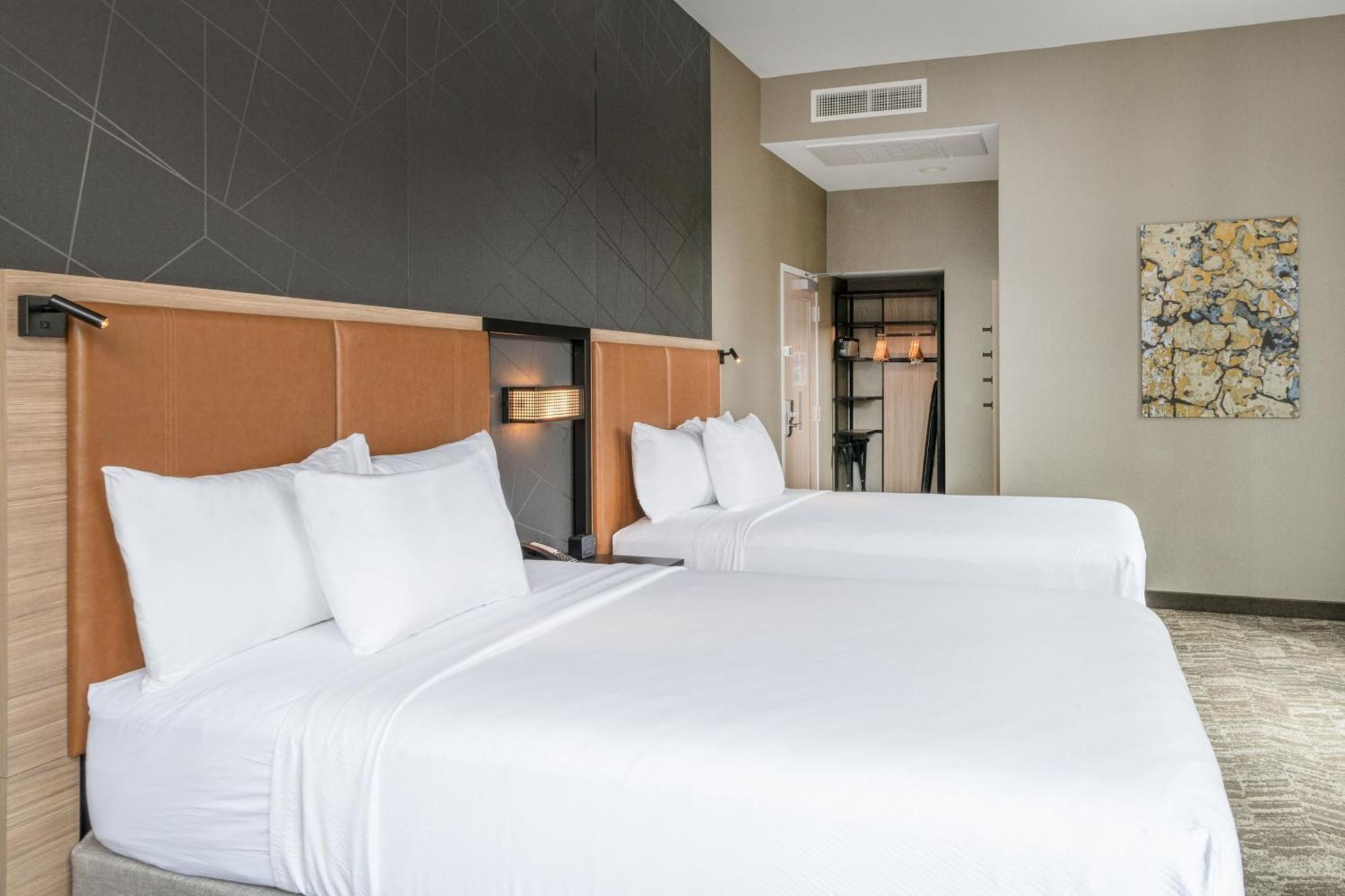Springhill Suites By Marriott Baltimore Downtown Convention Center Area Экстерьер фото